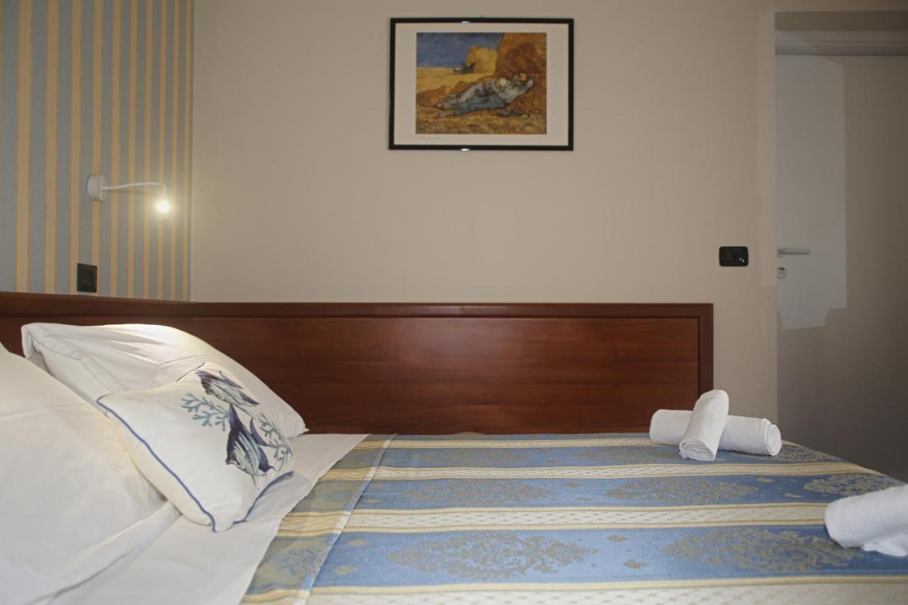 Hotel Dear Rimini Exteriör bild