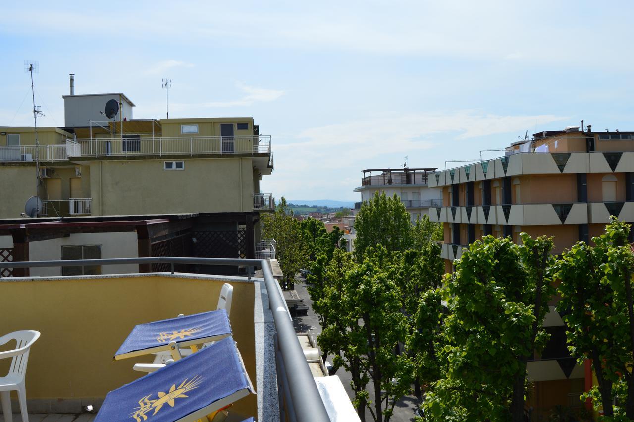 Hotel Dear Rimini Exteriör bild