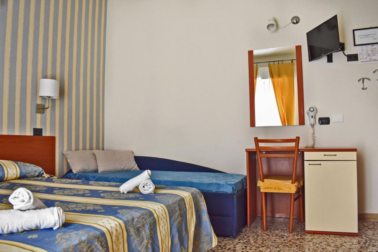 Hotel Dear Rimini Exteriör bild